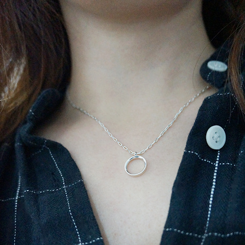 hollow circle necklace