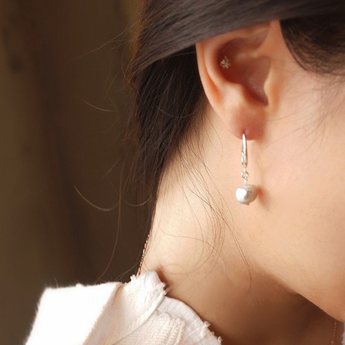Dangling Pearl earrings